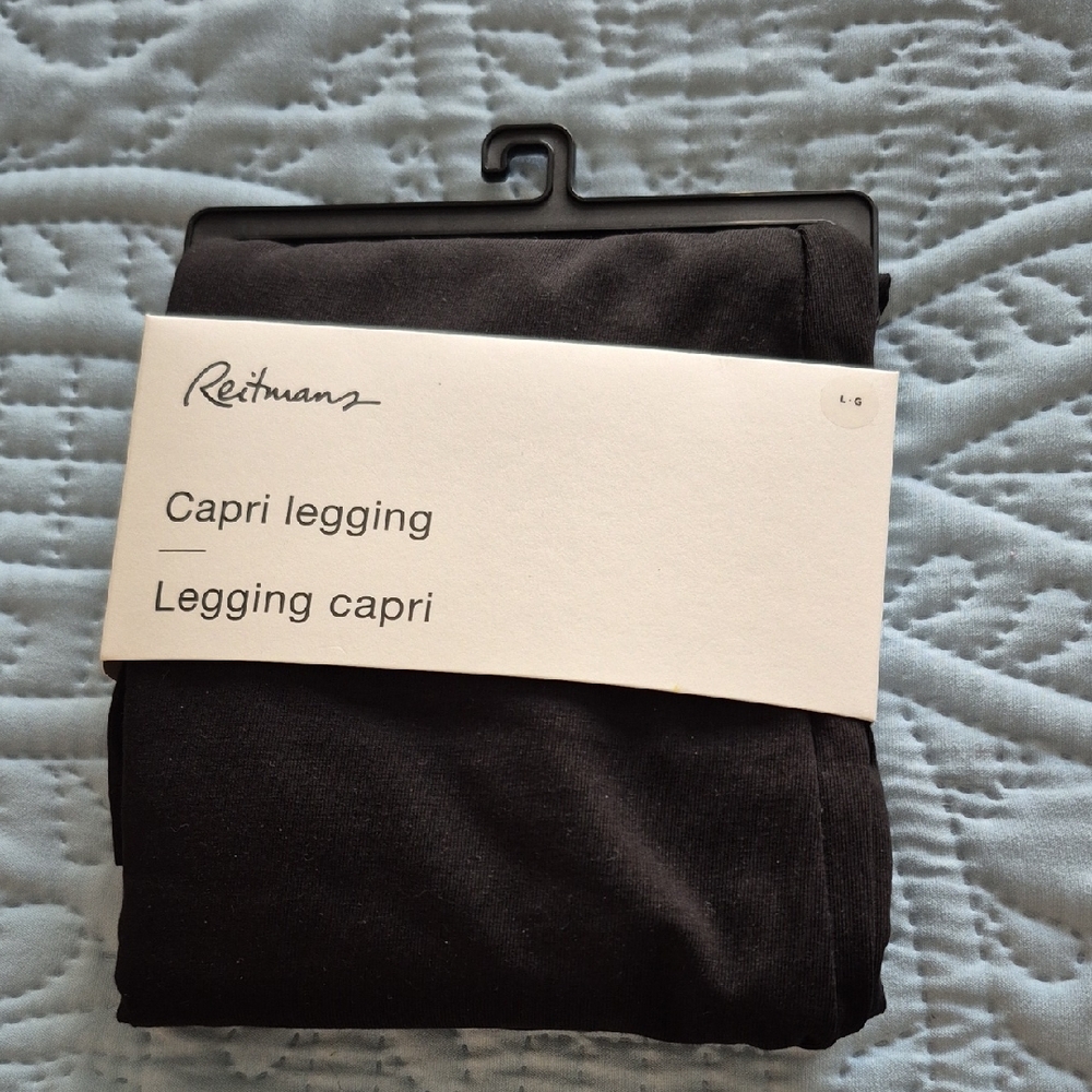 REITMANS Capri Leggings, LG, Black, 95% Cotton  5% Elastane. NWT.